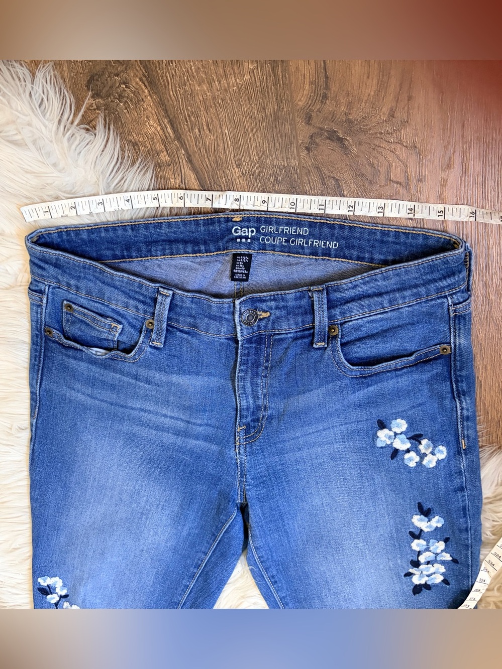 GAP Girlfriend Jeans in Light Blue Denim Floral Embroidered Design - Picture 6 of 9